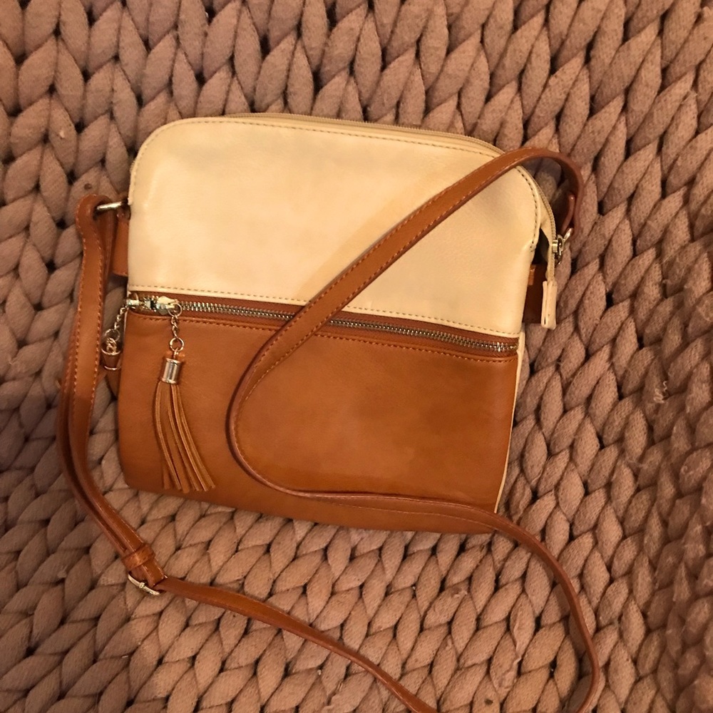 Beige/brown crossbody with pockets